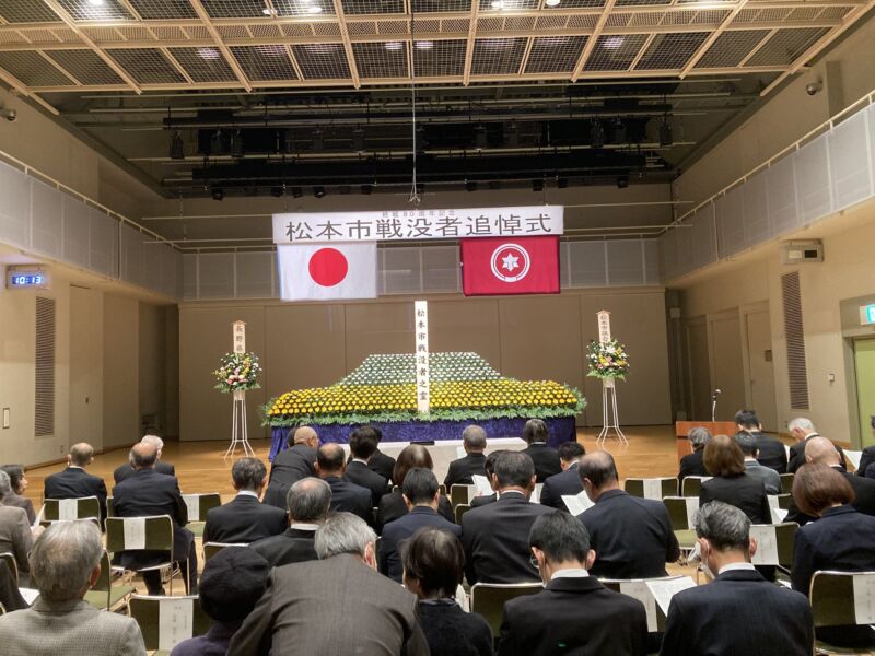 Image for the Tweet beginning: 終戦80周年記念松本市戦没者追悼式に参列。今日の我が国の平和と繁栄は戦没者の尊い犠牲の上に築かれたものである事に深く思いを致し、謹んで哀悼の誠を捧げます。 