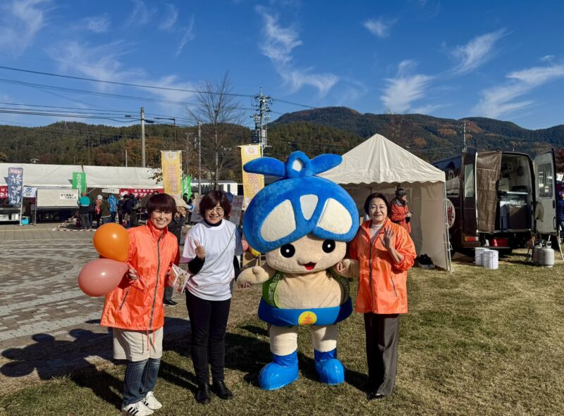 Image for the Tweet beginning: 11月16日
児童虐待防止
ながのオレンジリボン活動in青木村
青木村産業祭の一角をお借りして、子ども虐待防止に向けた相談『 #189 』の周知活動を行いました。
子育て・家庭の困りごと…ひとりで抱え込まない社会を作るために… 