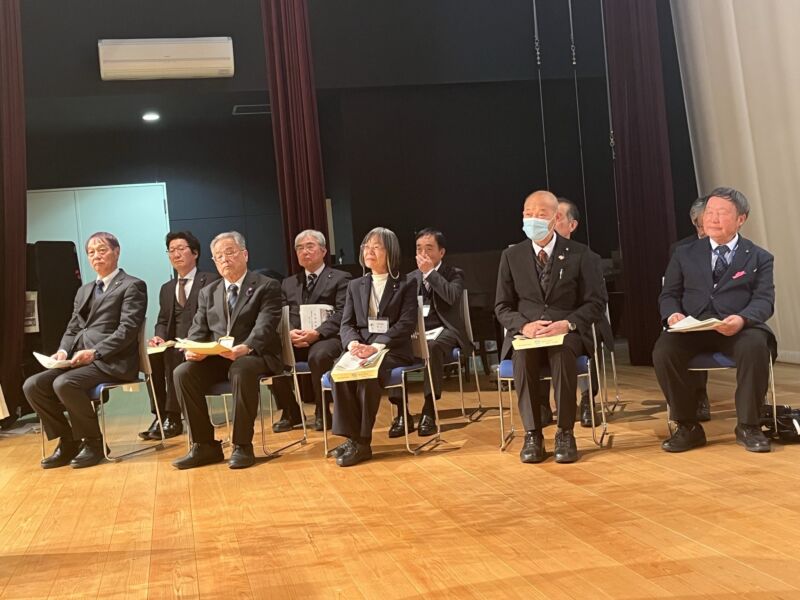 Image for the Tweet beginning: １１月２５日
豊丘村にて「下伊那郡北部ブロック町村議会議員総会」が開催。
８月の議員研修会で協議した議題について、県及び県議会への要望経過及び結果報告がありました。県議会９月定例会で陳情採択は６項目で継続審査は３項目となり、経過について地元県議を代表し私から説明しました。 