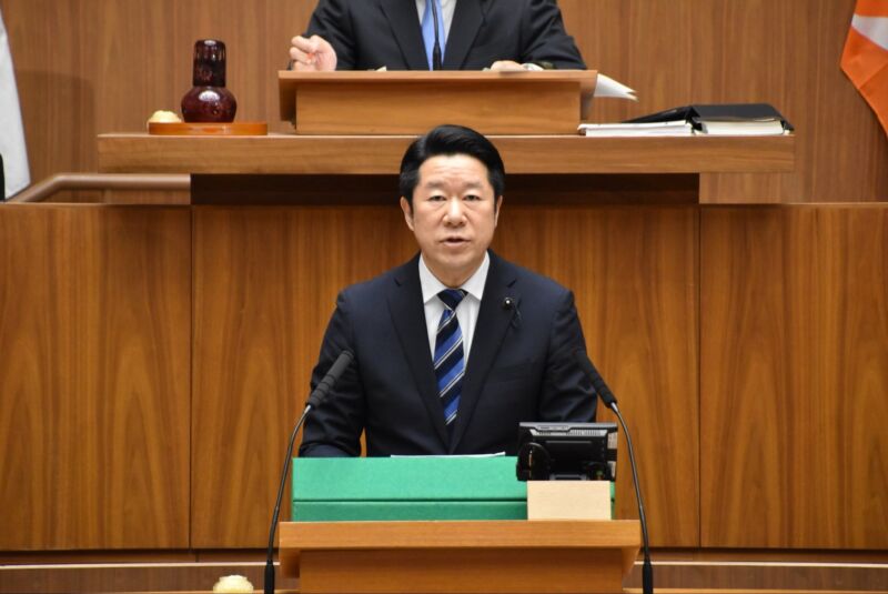 Image for the Tweet beginning: 昨日、１１月議会定例会一般質問を行いしました。
質問項目は、
１．ツキノワグマ対策について
２．長野県版明るい逆参勤交代の推進について

ツキノワグマ対策については、緊急対応体制について、市町村と県及び県警の役割と相互の連携について、猟友会の広域連携等について質問しました。 