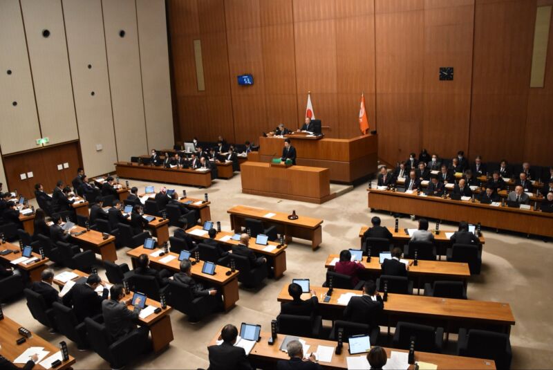 Image for the Tweet beginning: 昨日、１１月議会定例会一般質問を行いしました。
質問項目は、
１．ツキノワグマ対策について
２．長野県版明るい逆参勤交代の推進について

ツキノワグマ対策については、緊急対応体制について、市町村と県及び県警の役割と相互の連携について、猟友会の広域連携等について質問しました。 