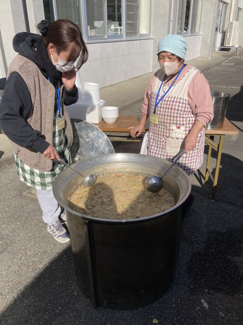 Image for the Tweet beginning: 地元の島内地区2025防災フェスティバルに参加してきました
地震と水害のVR体験や放水体験、ダンボールベッドの組立てや簡易トイレ体験など様々な体験や説明を担当の方々からお聞き出来ました
また、炊出し訓練で頂いた豚汁は、とても美味しく体が温まりました
役員の皆様、早朝から有難うございました 