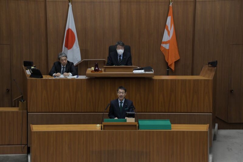 Image for the Tweet beginning: 私からの一般質問を終えました
「収入証紙は令和9年度の廃止を目指す」
「重点支援地方交付金については、今定例会中にできるだけお示ししたい」旨、知事からご答弁いただきました
知事のスピードあるお取組みに感心します
政策内容にも期待したい
＃長野県議会 